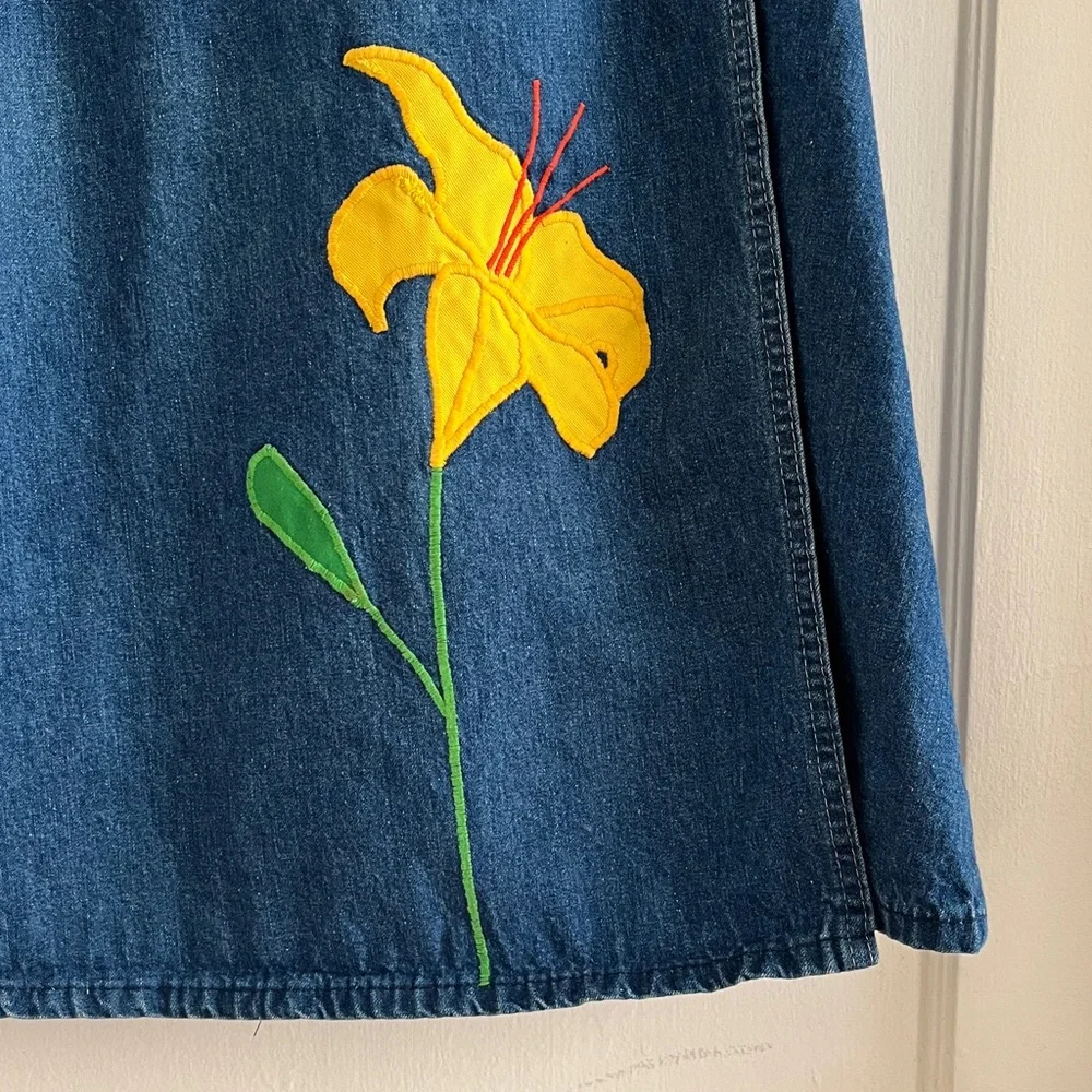 1970s Daylily Embroidered Wrap Waist Denim Blue Jeans Adjustable A-Line Skirt Sm - Picture 2 of 15